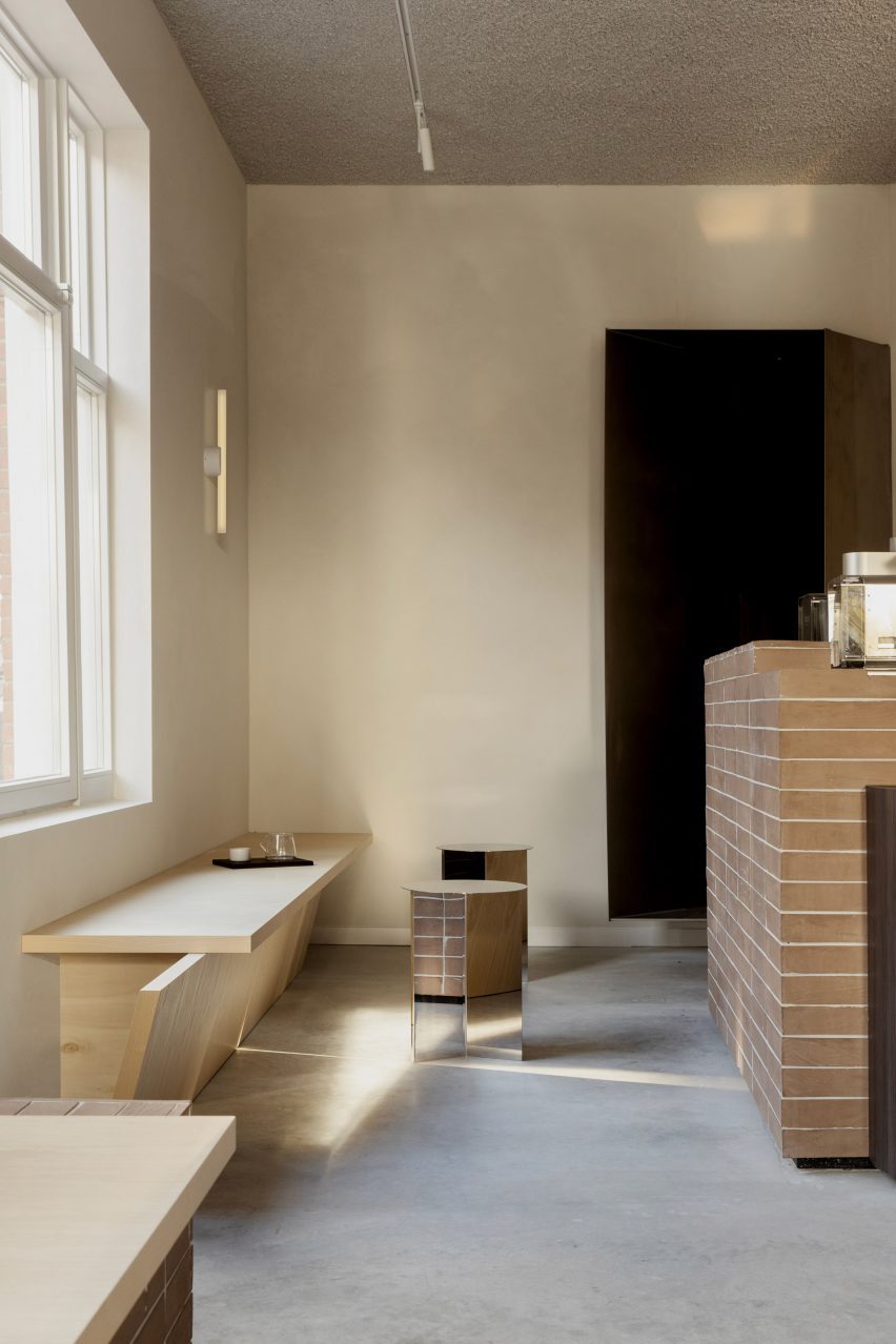 DAK Coffee Roasters by Barde vanVoltt