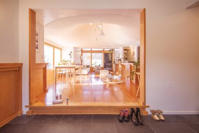 Trumpet funnell oculus in living room