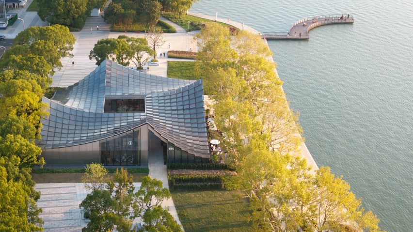 Jinji Lake Pavilion by BIG