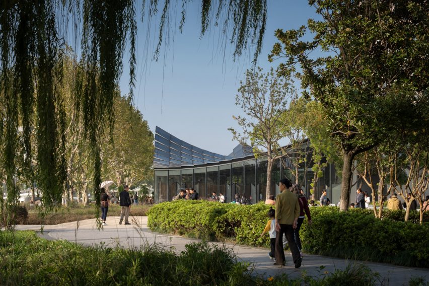 Jinji Lake Pavilion by BIG