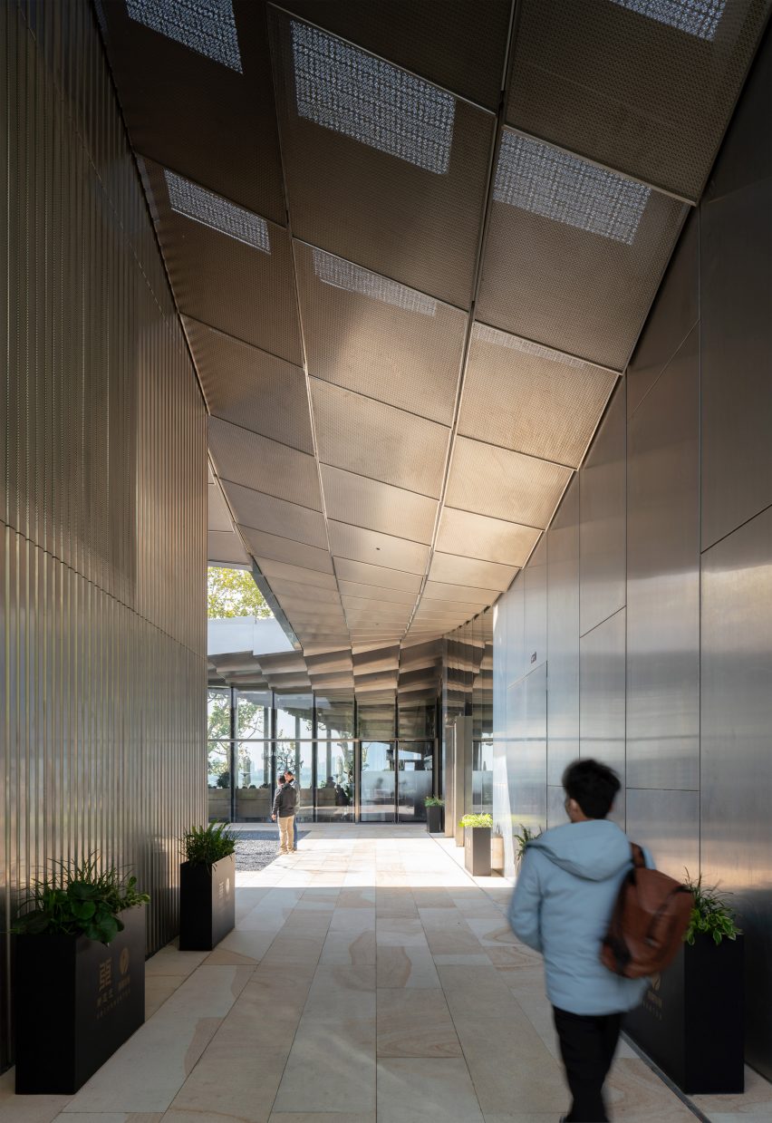 Jinji Lake Pavilion by BIG