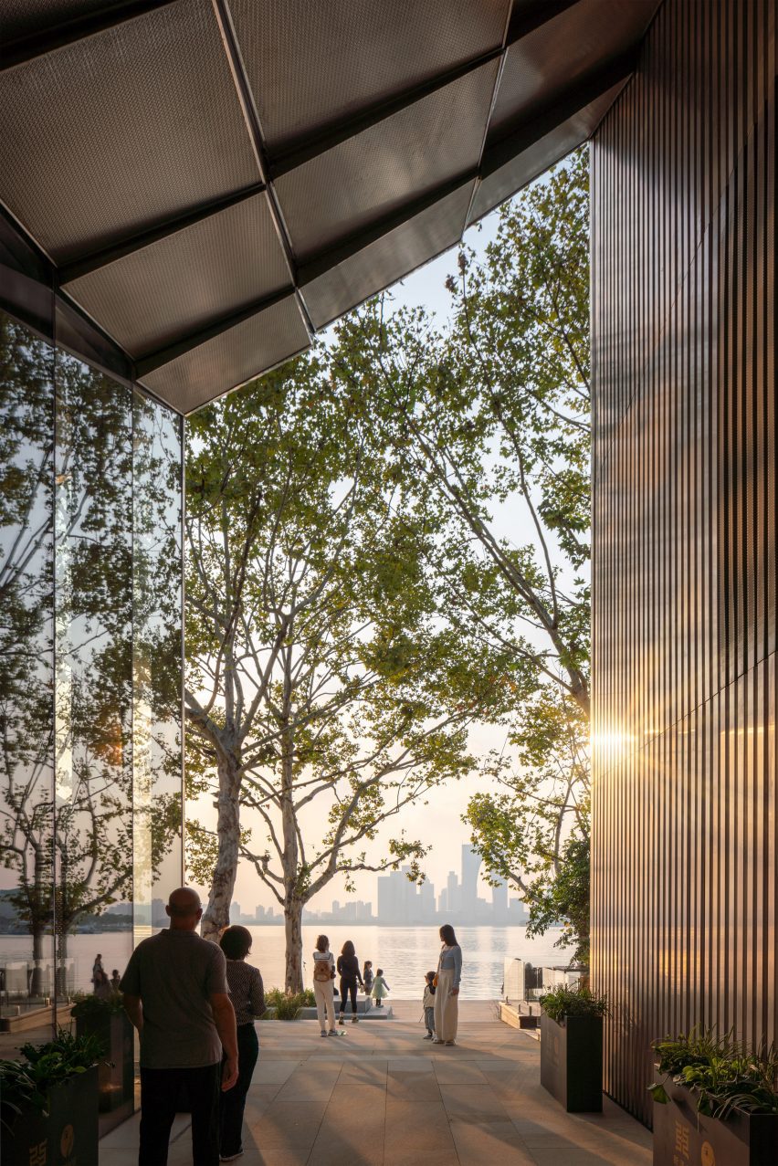 Jinji Lake Pavilion by BIG