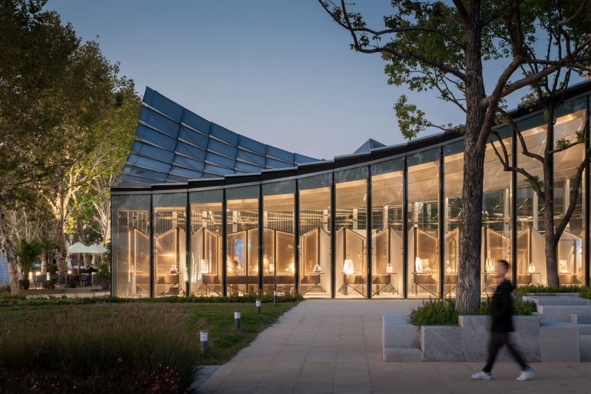 Jinji Lake Pavilion by BIG