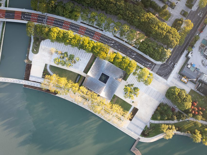 Jinji Lake Pavilion by BIG