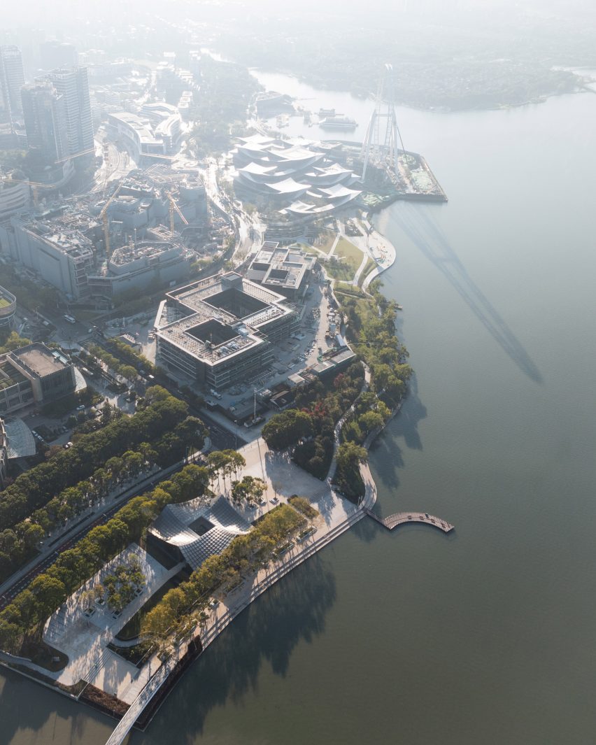 Jinji Lake Pavilion by BIG
