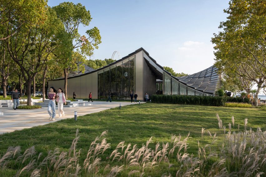 Jinji Lake Pavilion by BIG