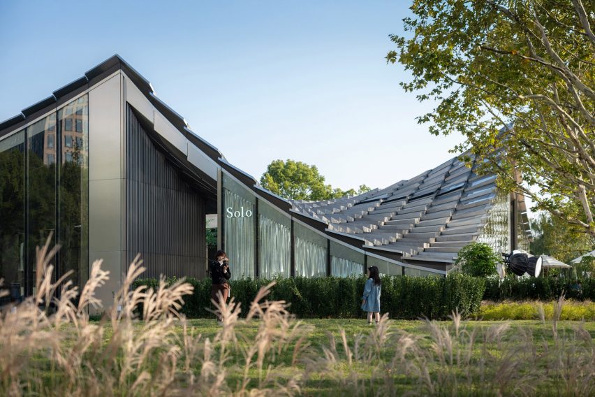 Jinji Lake Pavilion by BIG
