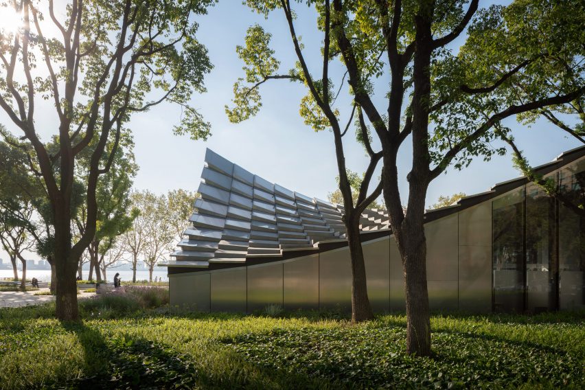 Jinji Lake Pavilion by BIG