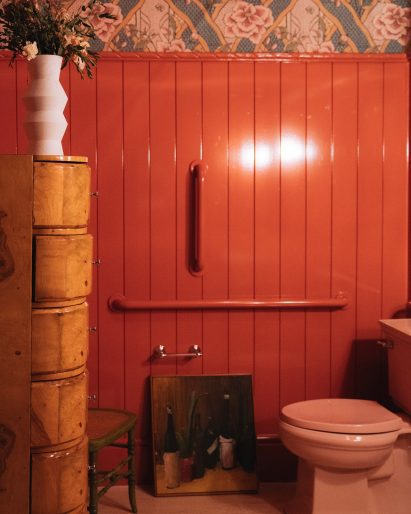 Pink wood panelled walls in bathroom