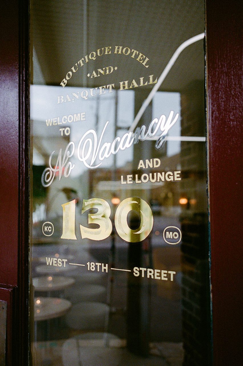 No Vacancy hotel Le Lobby door entrance