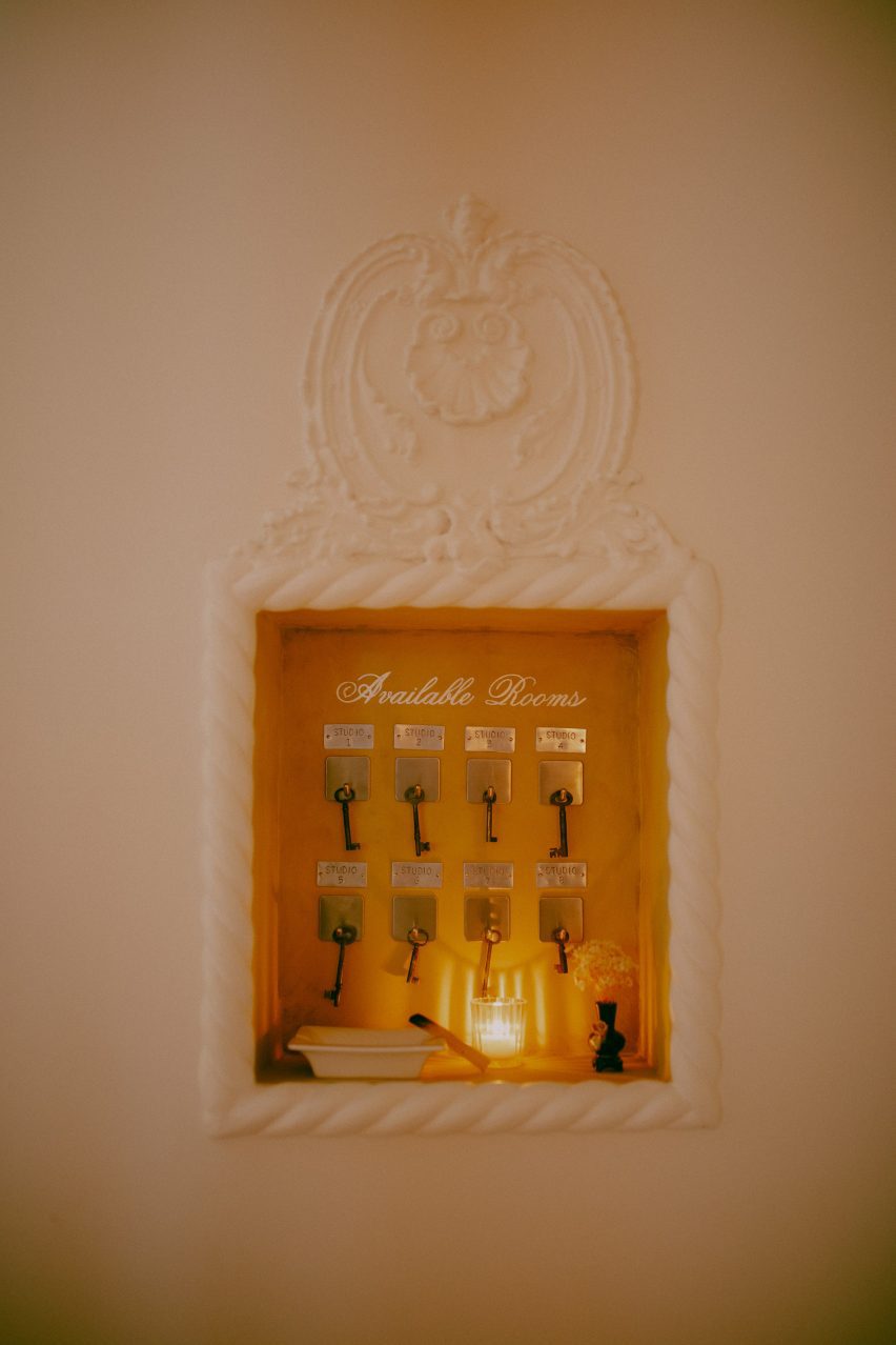 Selection of keys in No Vacancy hotel
