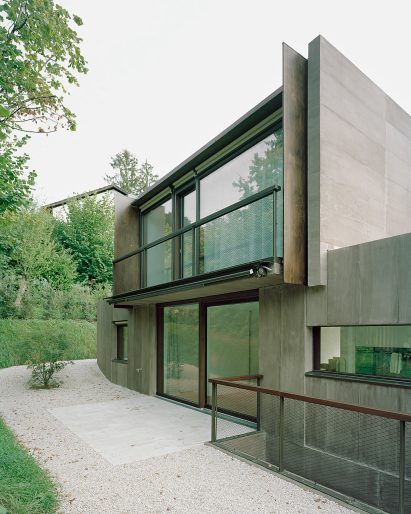 Exterior view of concrete home by Patrick Reuter Architecture