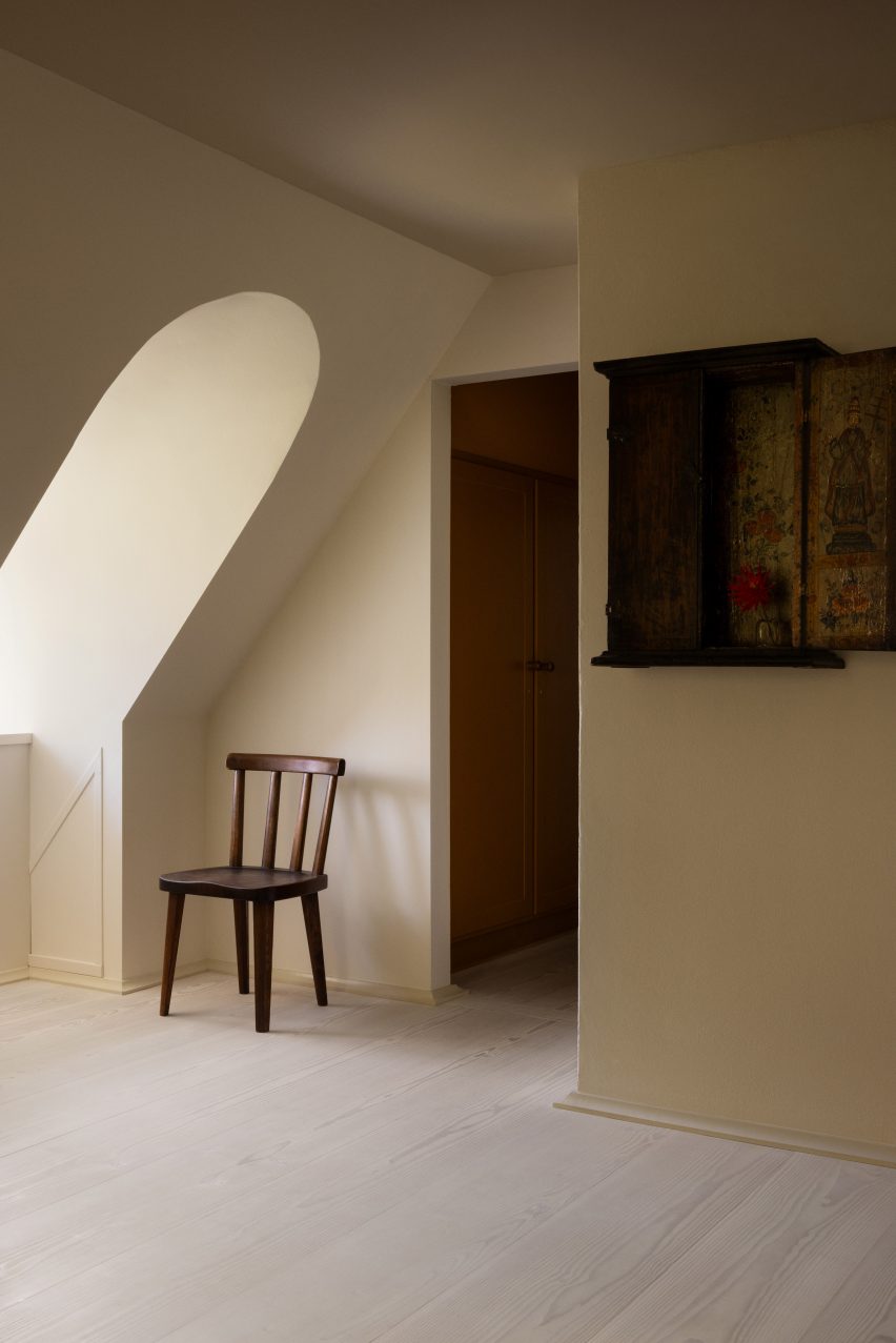 Dormer window in Dinesen Country Home renovation by Mentze Ottenstein