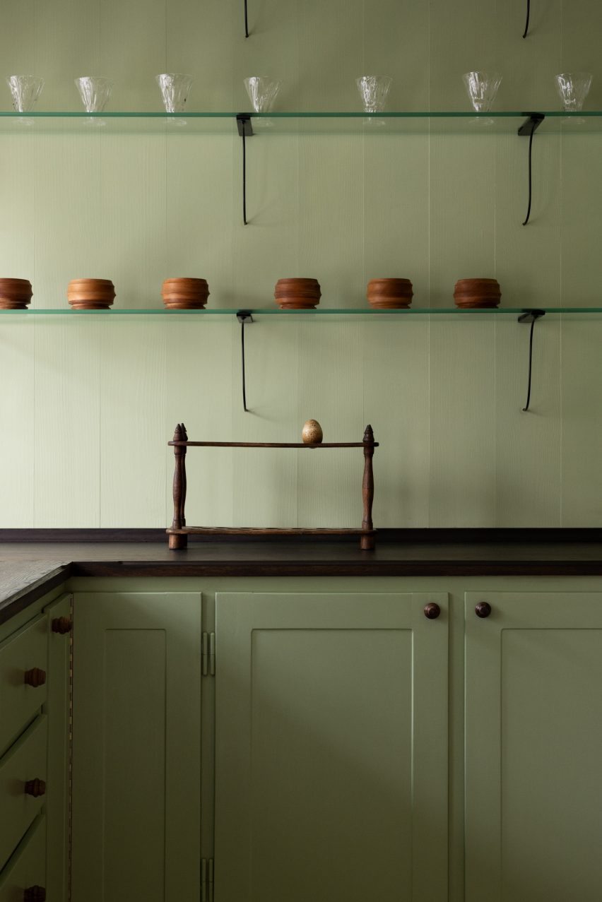 Green kitchen in Dinesen Country Home renovation by Mentze Ottenstein