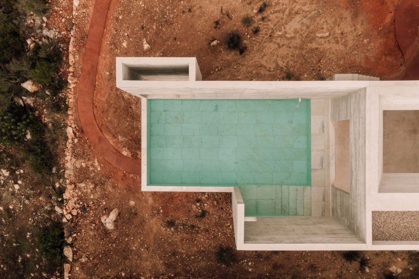 Frame House in Portugal by Pedro Domingos Arquitectos