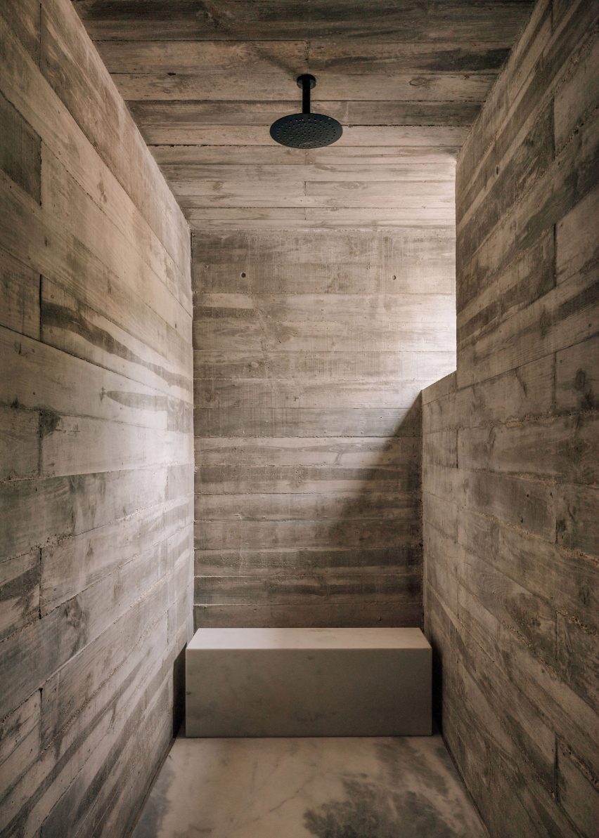 Frame House in Portugal by Pedro Domingos Arquitectos