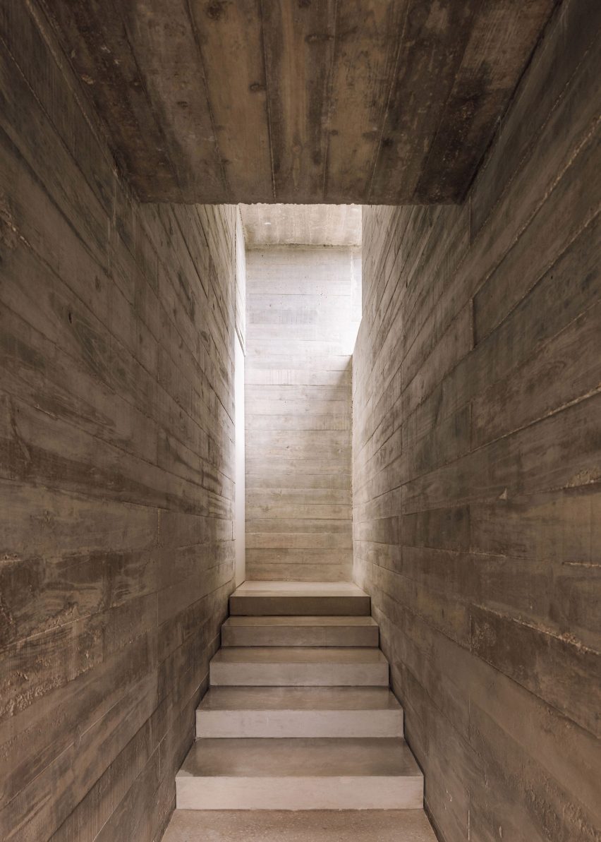 Frame House in Portugal by Pedro Domingos Arquitectos