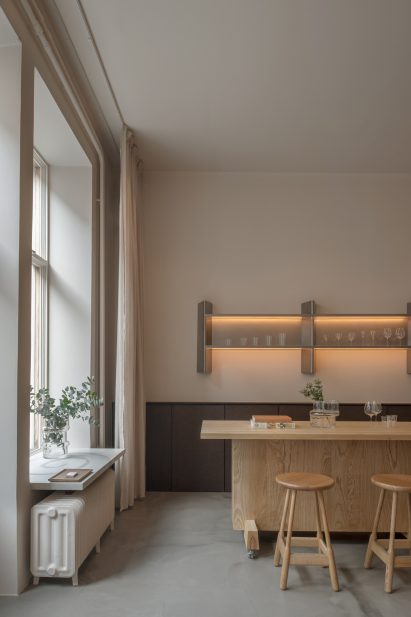 Solid ash table at BOBO