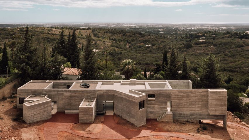 Frame House in Portugal by Pedro Domingos Arquitectos