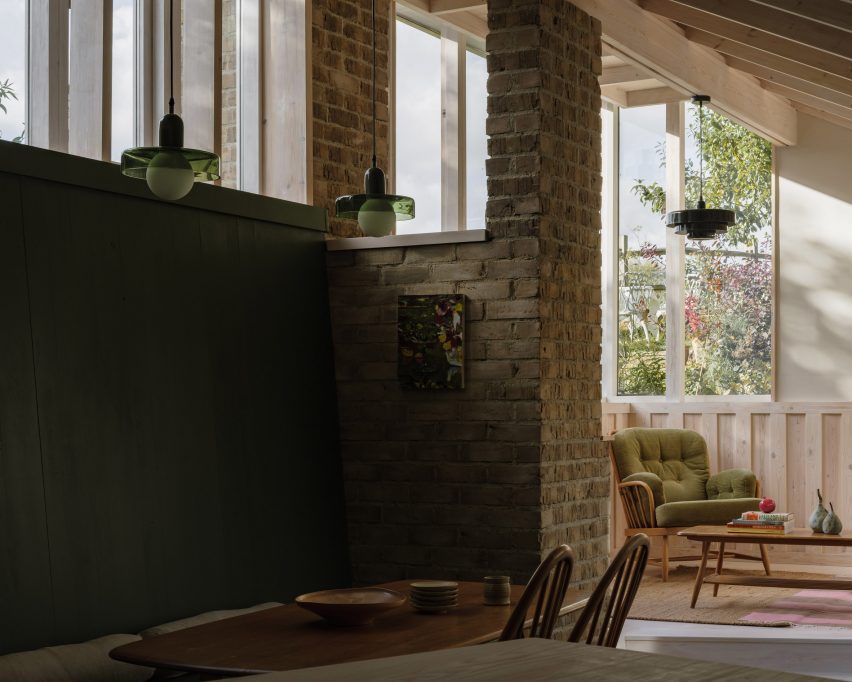 Dining table in Hop Cottage by AOMD
