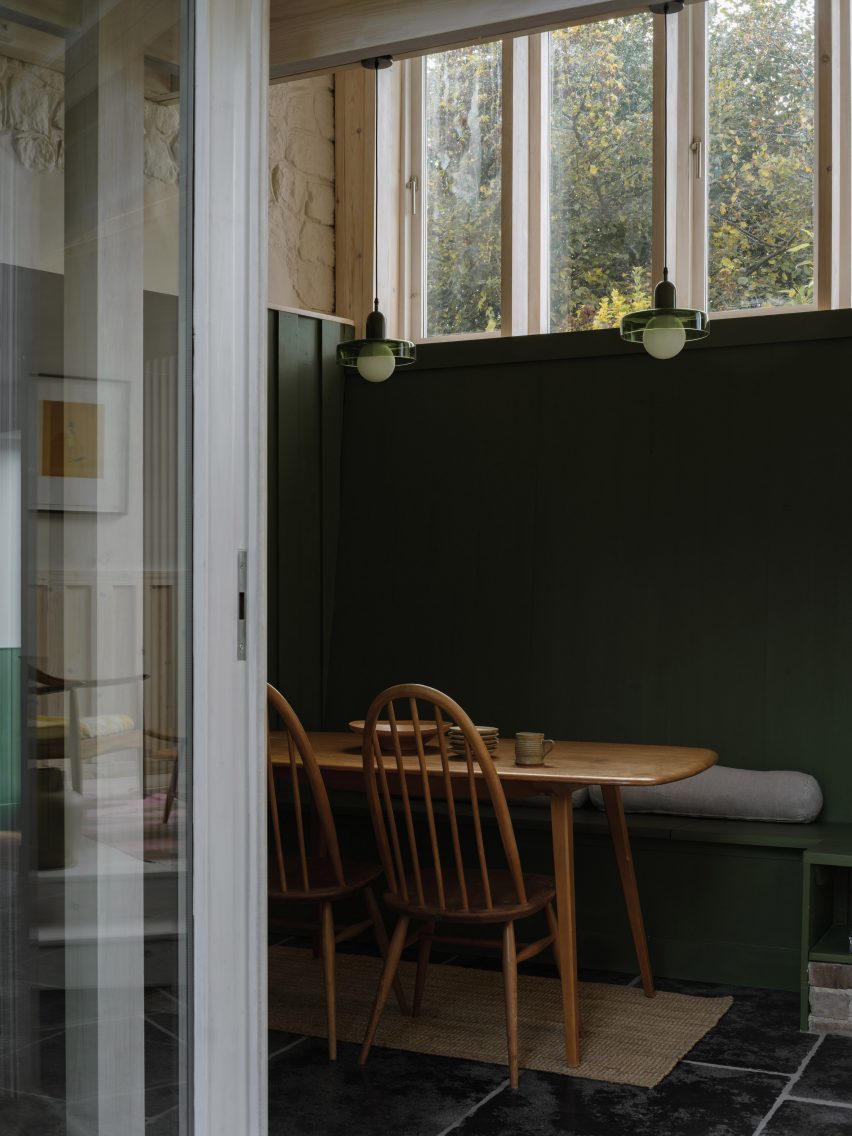 Dining table in Hop Cottage by AOMD