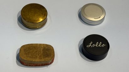 The exhibit shows different snus holders of old