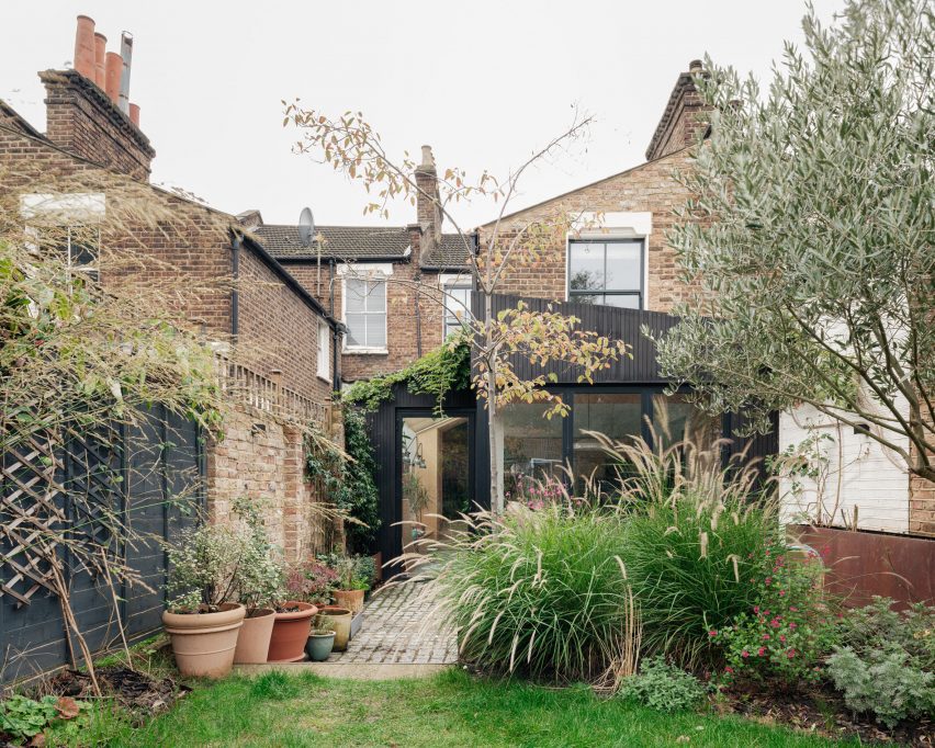 Kim-Oflage garden studio in London by Delve