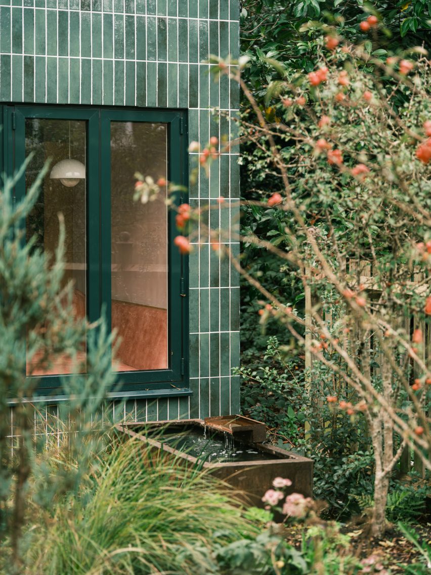 Kim-Oflage garden studio in London by Delve