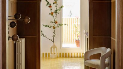 Entrance hall with glossy tiles