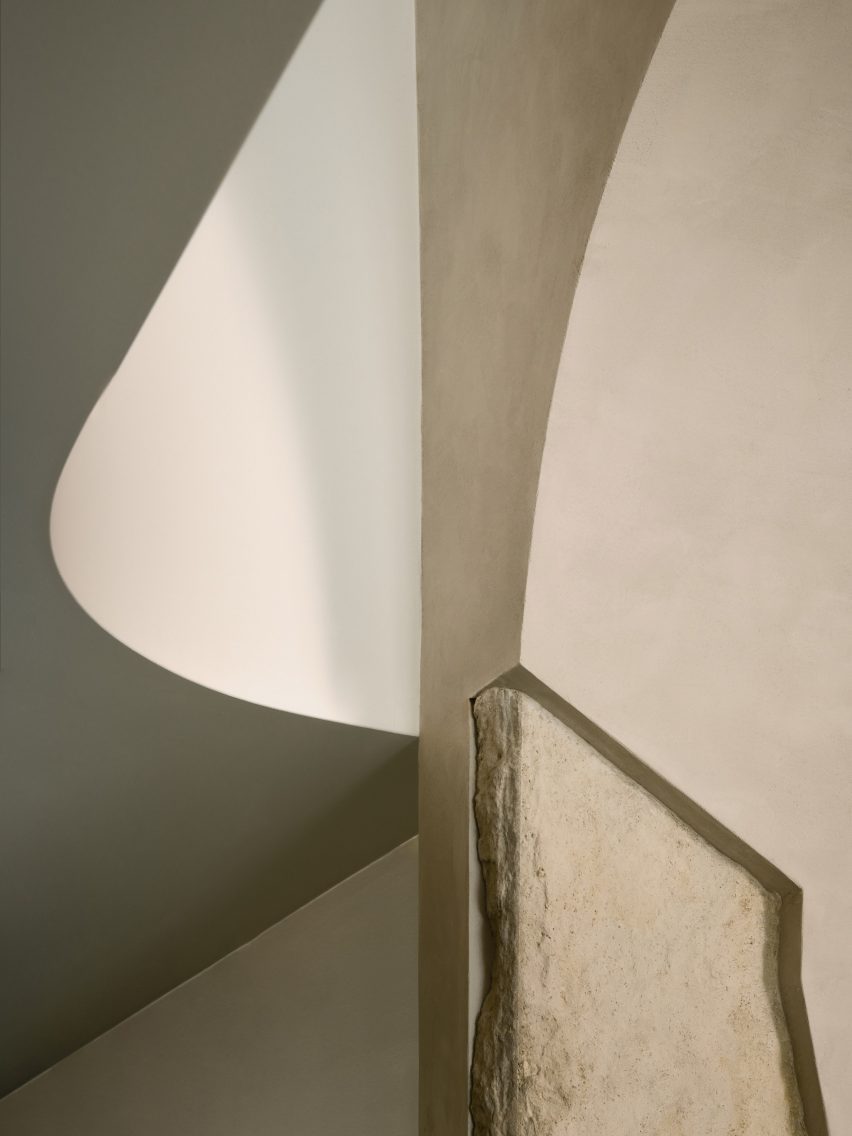 Monos Ossington by Ste Marie