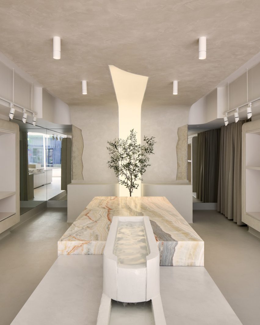 Monos Ossington by Ste Marie