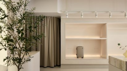 Monos Ossington by Ste Marie