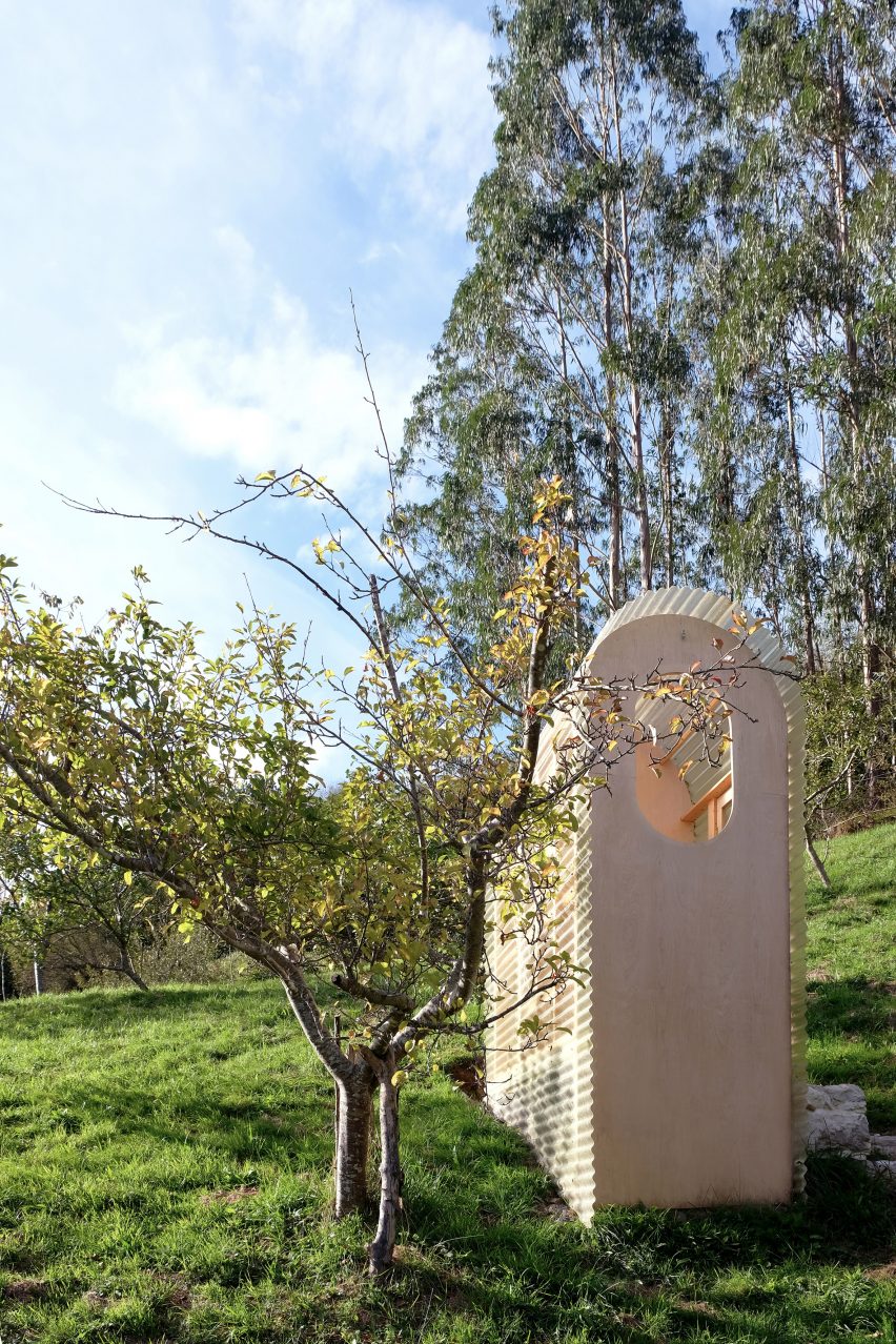 The Goodviewloo by Nico Goebel