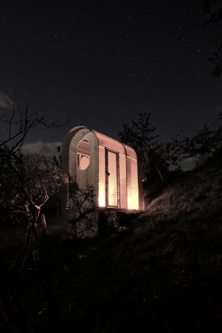 The Goodviewloo by Nico Goebel