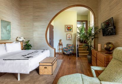 Pelican Hotel room
