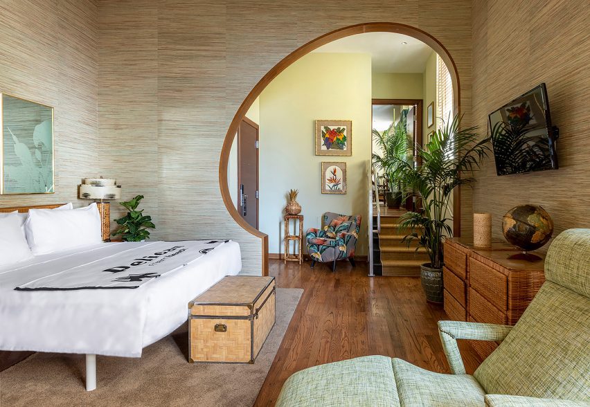 Pelican Hotel room