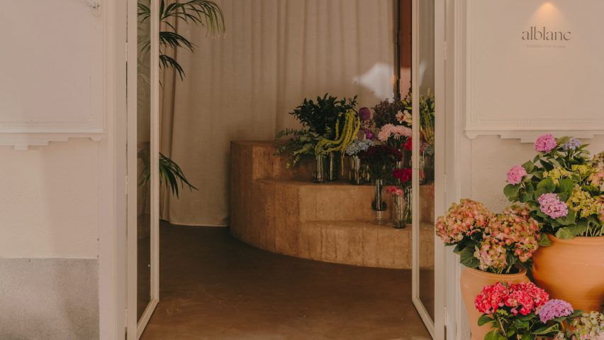 Plantea Estudio creates “theatrical and domestic” flower shop interior