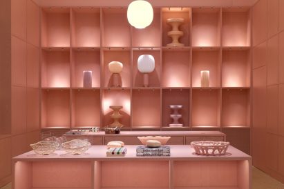 Salmon-pink gift shop by India Mahdavi