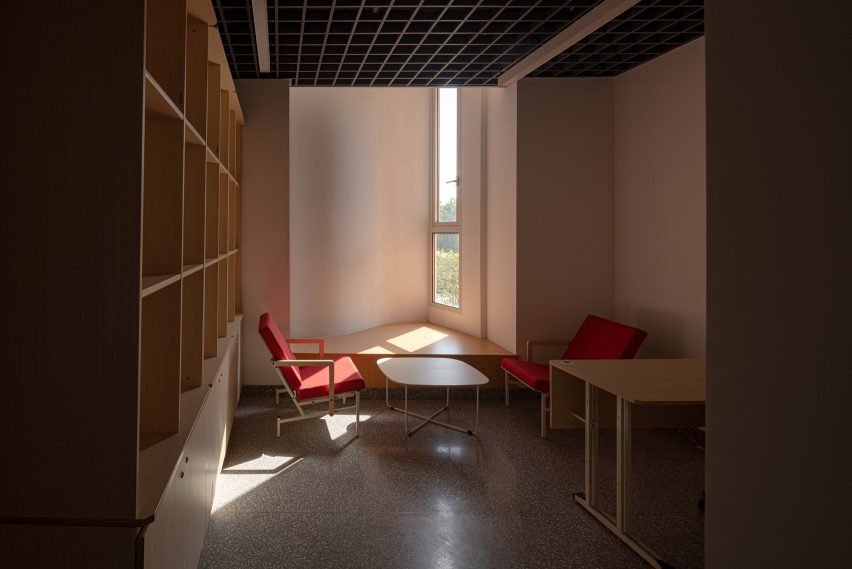 Shanghai Jiao Tong University School of Design Building by Ruan Xing