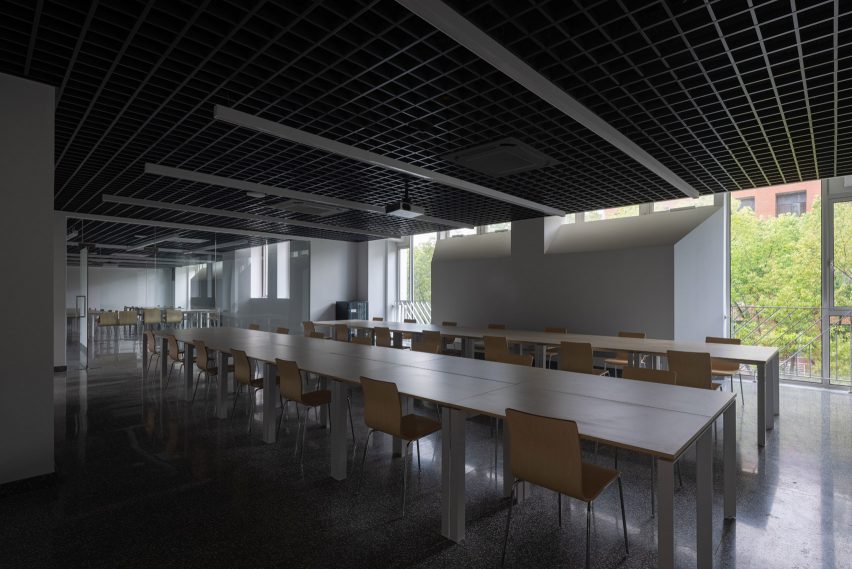 Shanghai Jiao Tong University School of Design Building by Ruan Xing