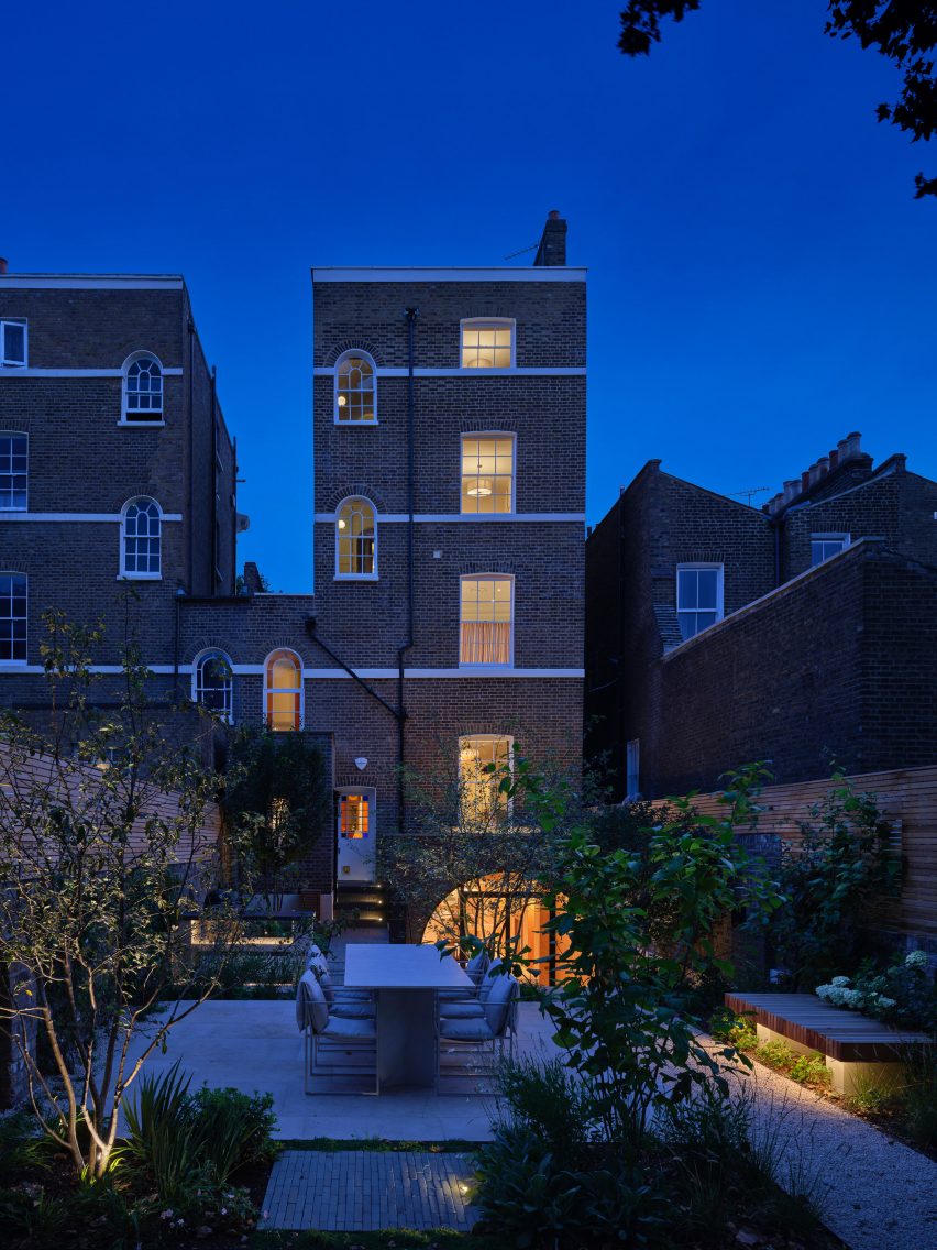 Segmental House by Dominic McKenzie Architects