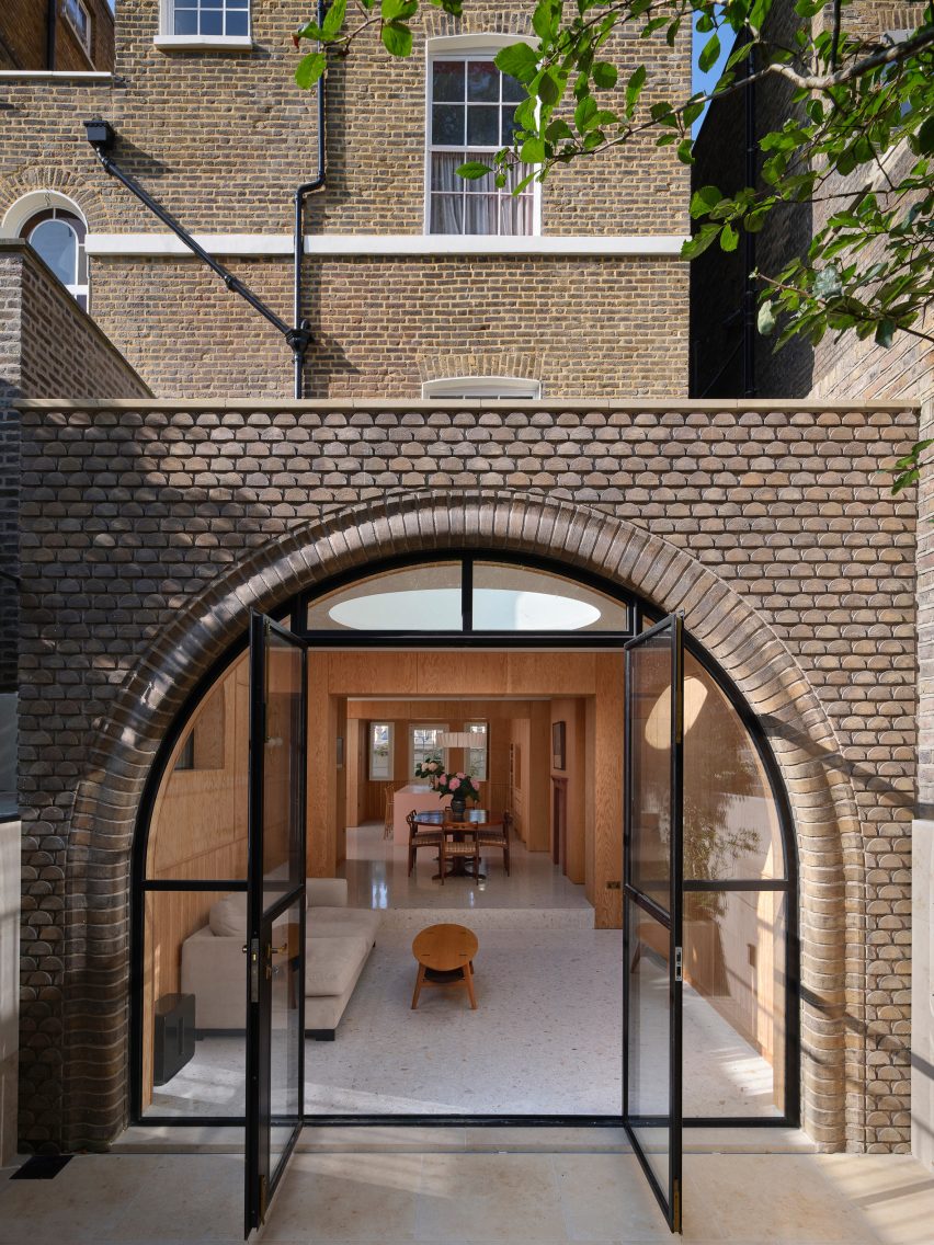 Segmental House by Dominic McKenzie Architects