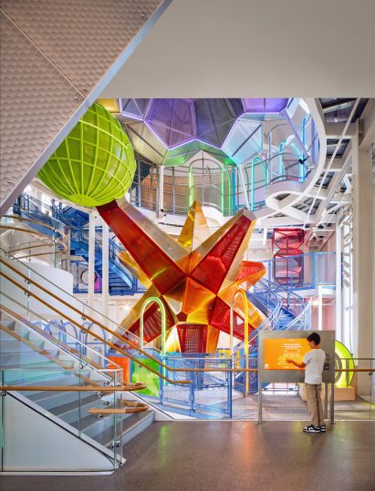 Colourful shapes in La Nube