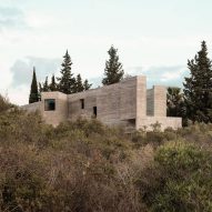 Frame House in Portugal by Pedro Domingos Arquitectos