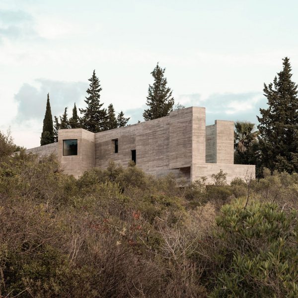 Frame House in Portugal by Pedro Domingos Arquitectos