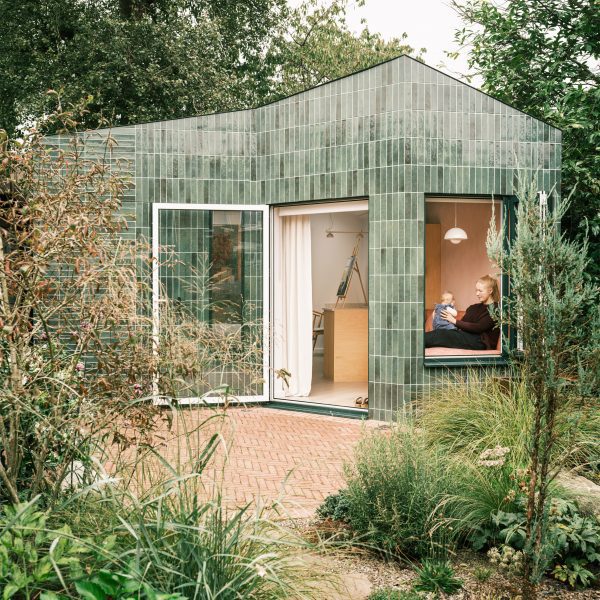 Kim-Oflage garden studio in London by Delve Architects