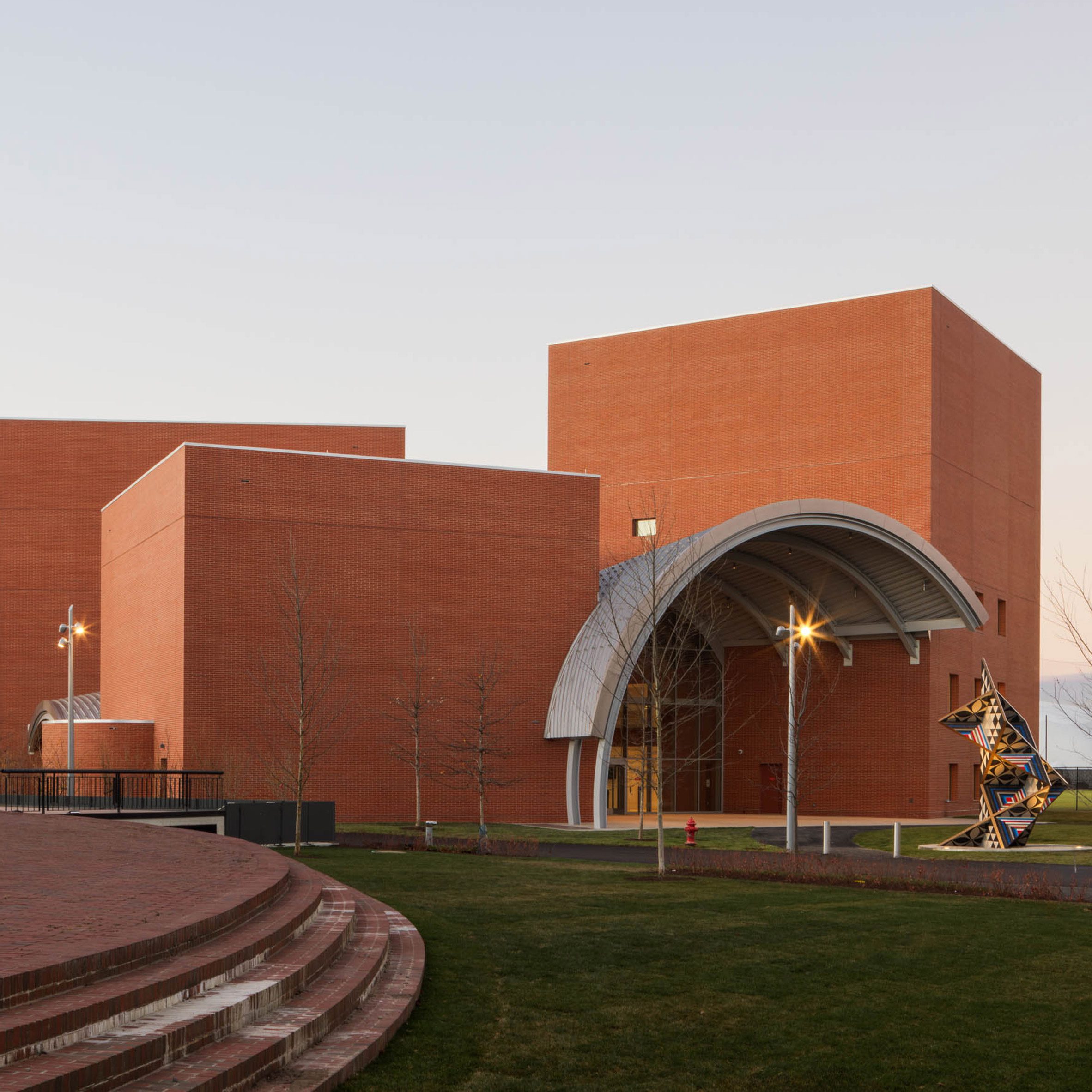 アート・デザイン・音楽 SANAA 2007-2015 SANAA completes trio of red-brick cuboids for MIT music building
