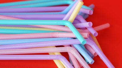 Trump signs executive order to ditch paper straws for plastic