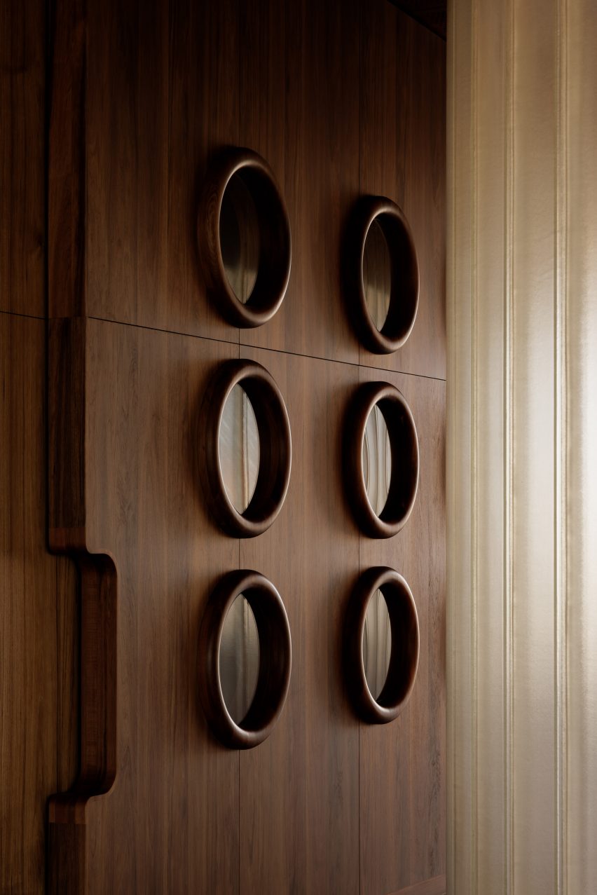 Roundels in a door