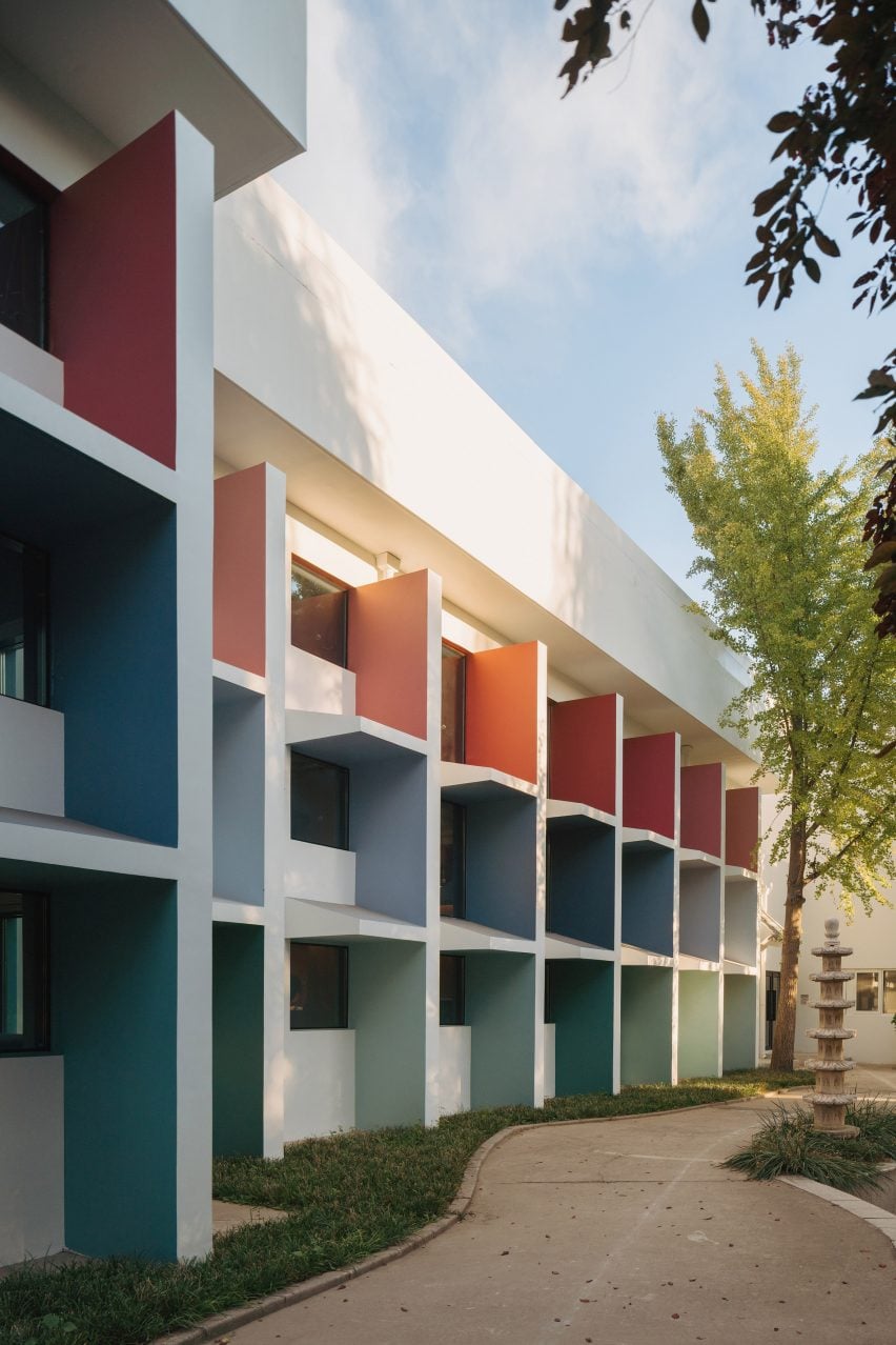 Children's library by Studio Vapore